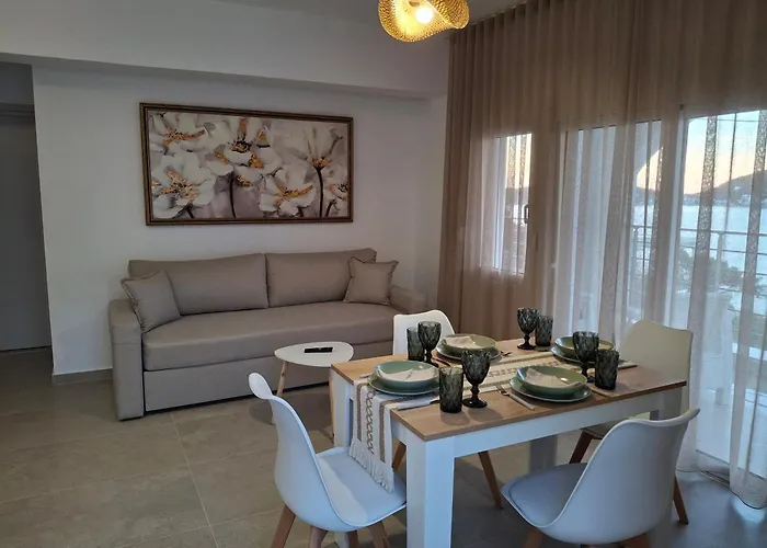 Aegean Whisper شقة *